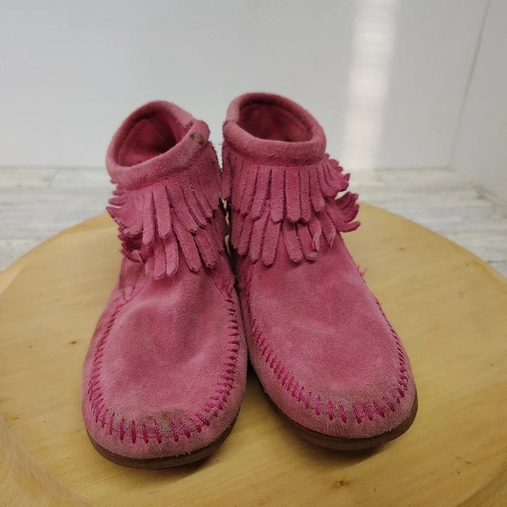 Girls Minnetonka Fringe Boots Pink Suede Youth Size 2 Double Fringe‎ Ankle